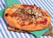 Pizza con cipolle (Pizza mit Jungzwiebeln)