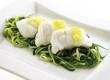Seeteufelmedaillons auf Zucchinispaghetti und Safransauce