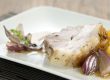 Schweinsbraten mit Zwiebelgemüse