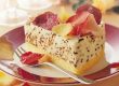 Stracciatella Torte mit kandierten Rosenblüten