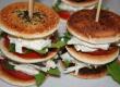 Tramezzini-Fischtürmchen mit schnell gebeiztem Stöcker & Apfel Joghurt Sauce