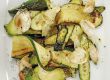 In Olivenöl gebratene Zucchini