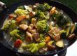 Wok mit Hühnerfleisch und Gemüse Wok mit Hühnerfleisch und Gemüse