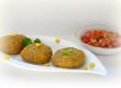 Mexikanische Mais-Fleischlaibchen mit Salsa Gruda Mexikanische Mais-Fleischlaibchen mit Salsa Gruda