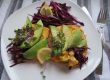 Dinkelbrot mit Kürbis-Hummus, Avocado, Rotkraut und Radieschensprossen Dinkelbrot mit Kürbis-Hummus, Avocado, Rotkraut und Radieschensprossen