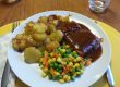 Lachsfilets mit Sesamkartoffeln und Gemüse Lachsfilets mit Sesamkartoffeln und Gemüse