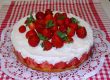 Joghurt-Torte mit Früchten der Saison Joghurt-Torte mit Früchten der Saison