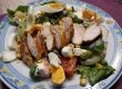 Gebratenes Hühnerfilet auf Salat Gebratenes Hühnerfilet auf Salat