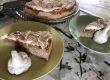 Apfel-Nusstorte mit Schneehaube Apfel-Nusstorte mit Schneehaube