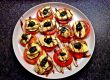 Tomaten-Mozzarella-Salat mit Kürbiskernöl Tomaten-Mozzarella-Salat mit Kürbiskernöl