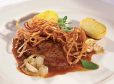 Zwiebelrostbraten mit Braterdäpfeln und Gurkerlsenf