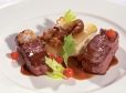 Hirschkalbsrücken mit Vogelbeeren und Maronibirne