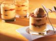 Marillentiramisu mit weißem Kaffeeeis