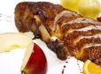 Knuspriges Gansl mit Marzipan-Bratapfel