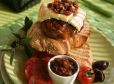 Griechische Burger auf Bruschetta