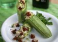 Zucchini mit Reis-Oliven-Füllung