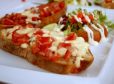 Bruschette mit Mozzarellabelag