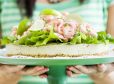 Käsekuchen mit Guacamole und Shrimps