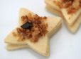 Mürbteigsterne mit geröstetem Zwiebel