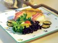 Schafkäse im Speckmantel