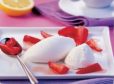 Leichte Kokos-Creme mit Erdbeeren