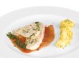 Pangasiusfilet natur mit brauner Kräuterbutter und Tomatensauce