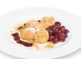 Topfenknödel mit Weichselröster