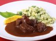 Maibockgulasch mit Bärlauchspätzle