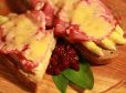 Frischer Spargel mit Rehschinken und Käse überbacken