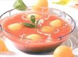 Erdbeer-Kaltschale mit Melonenkugeln