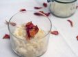 Kokosmilch-Vanillereis mit Apfel und Rosinen