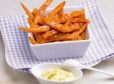 Süßkartoffel-Pommes mit Limettenmayonnaise