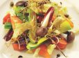 Sommersalat mit jungen Zucchini