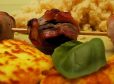 Gegrillter Halloumi mit Speckzwetschken