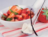 Erdbeeren mit grünem...