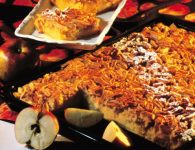 Blechkuchen mit Apfe...