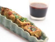 Würzige Tofu-Satés m...