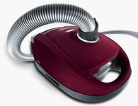 Türchen 23: Gewinnen Sie zwei Miele Staubsauger S6 Red Velvet 