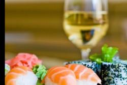 Wok, Frühlingsrolle und Co. und Wein