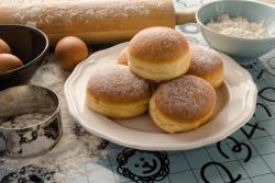 Marillenkrapfen oder Vanillekrapfen? Marillenkrapfen oder Vanillekrapfen?