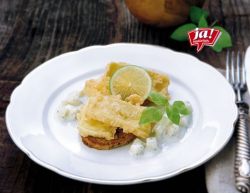 Camemberttörtchen mit Apfel-Kräutersauce