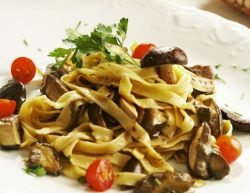 Bandnudeln mit Champignons