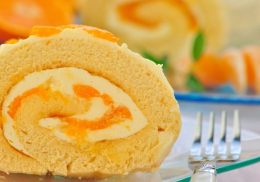 Biskuitroulade mit Mandarinencreme