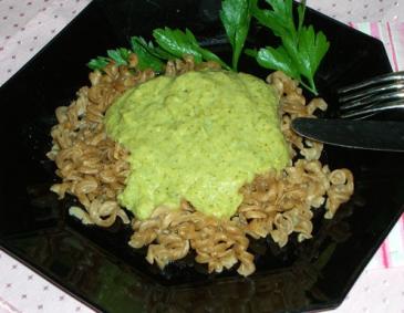 Broccoli mit Käsesauce Broccoli mit Käsesauce