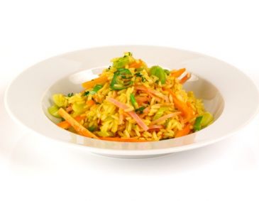 Curry Gemüsereis mit Schmelzkäsesauce Curry Gemüsereis mit Schmelzkäsesauce