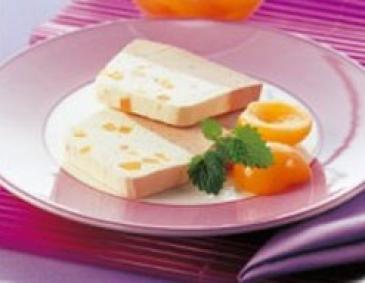 Eisparfait mit Marillen und Nougat Eisparfait mit Marillen und Nougat