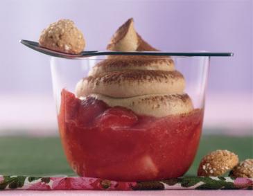 Espressocreme mit Kardamom- Erdbeeren Espressocreme mit Kardamom- Erdbeeren