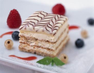 Esterházy-Parfait mit Waldbeeren Esterházy-Parfait mit Waldbeeren
