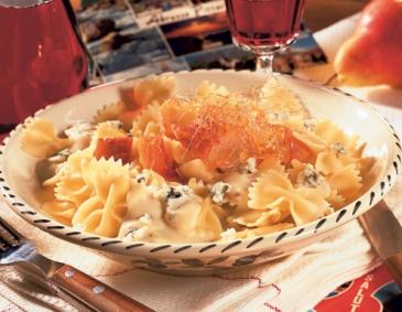 Farfalle mit Gorgonzola und Karamellfäden Farfalle mit Gorgonzola und Karamellfäden