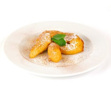 Gebackene Apfelspalten und Bananenstücke Gebackene Apfelspalten und Bananenstücke